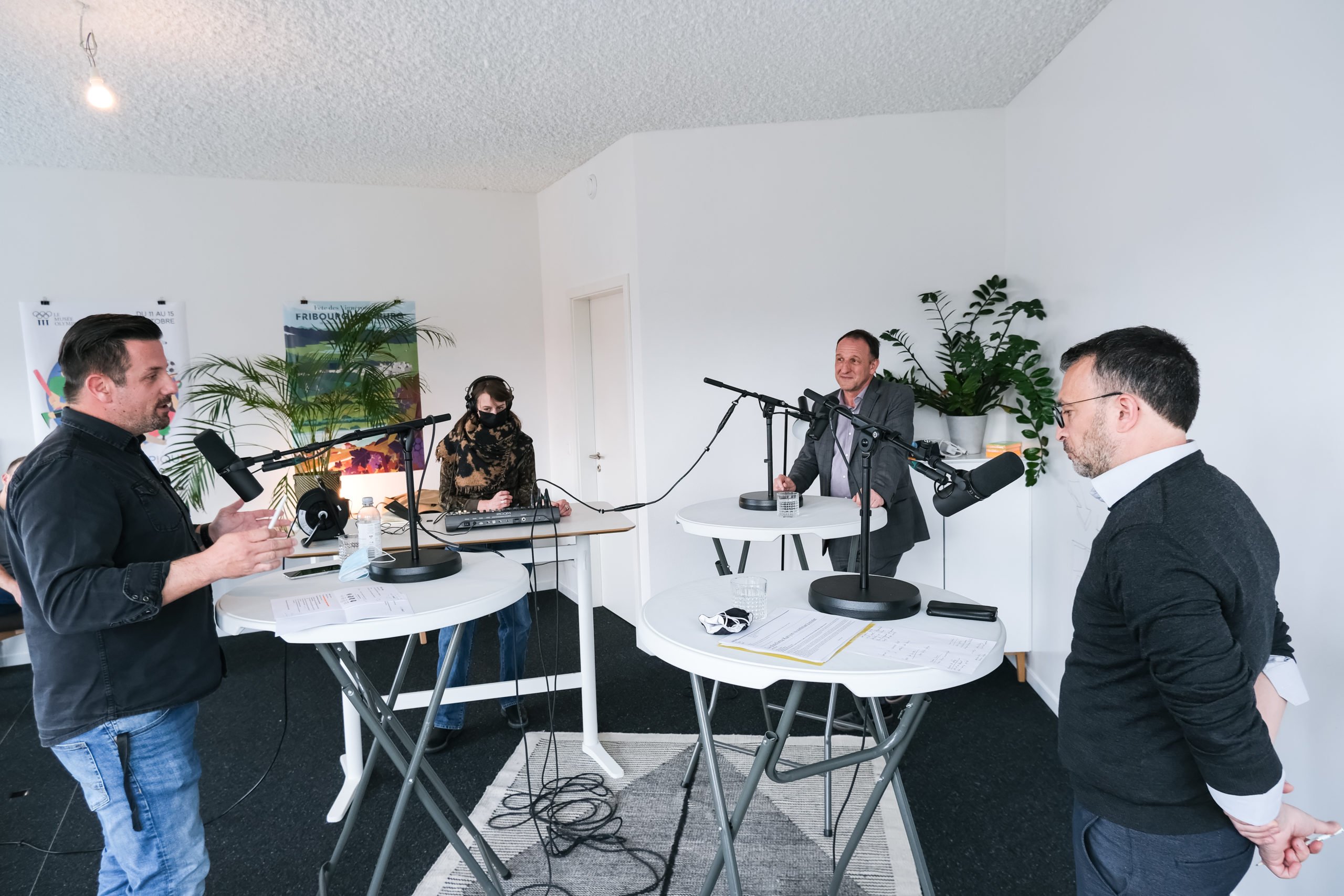 Le modérateur, Stéphane Decorvet, en discussion avec Pierre-Alain Morard et Alain Lunghi